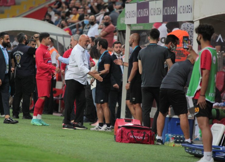 Süper Lig: Kayserispor: 1 - Adana Demirspor: 0 (Maç devam ediyor)