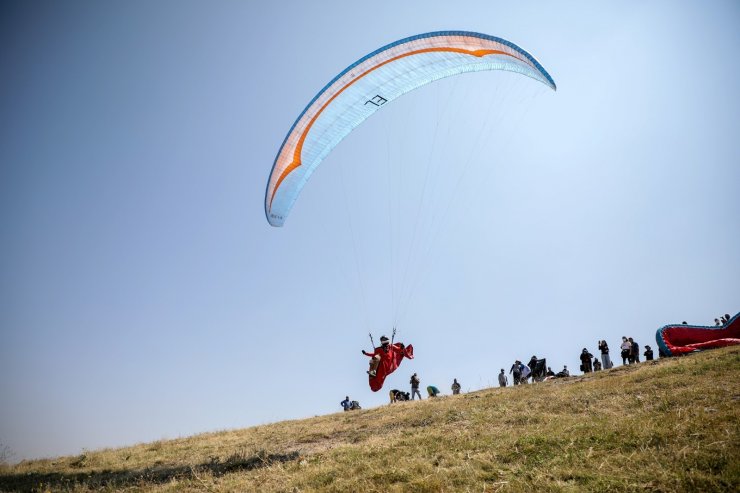 Kayseri’de yamaç paraşütü heyecanı