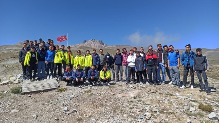 Erciyes gençleri ağırlamaya devam ediyor