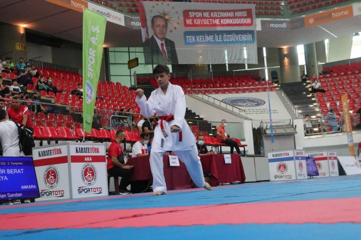 Karate şöleni başladı