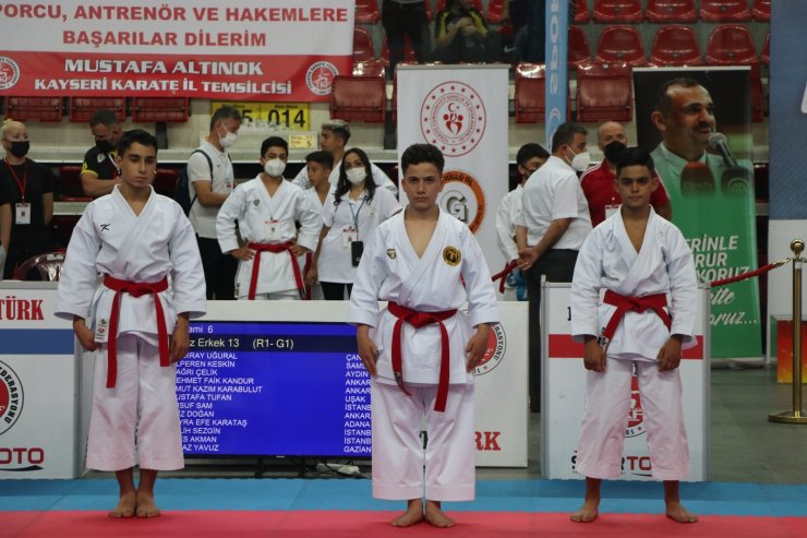 Karate şöleni başladı