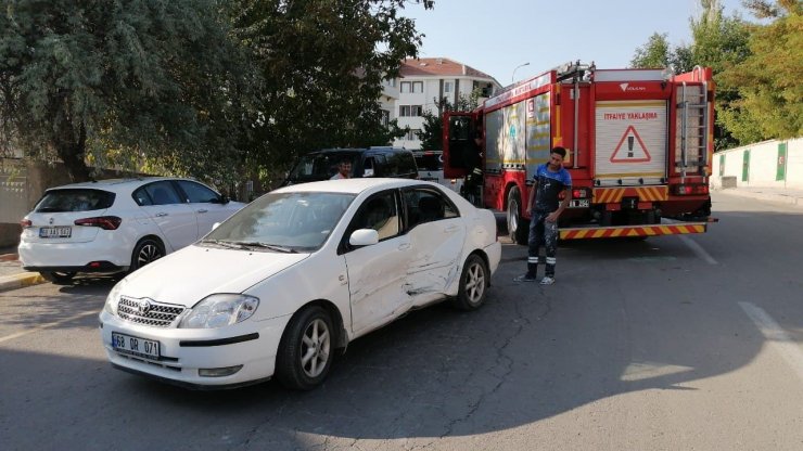 Aksaray’da kamyonet ile otomobil çarpıştı: 1 yaralı