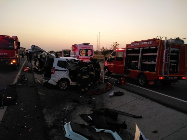 Konya’da tır ile hafif ticari araç çarpıştı: 6 ölü, 2 yaralı