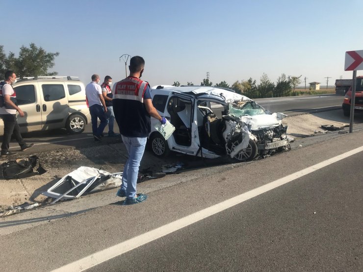 Konya’da tır ile hafif ticari araç çarpıştı: 6 ölü, 2 yaralı