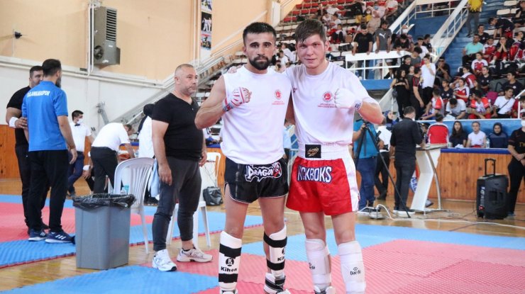 Kick Boks zafer turnuvasında sporcular kıyasıya yarıştı