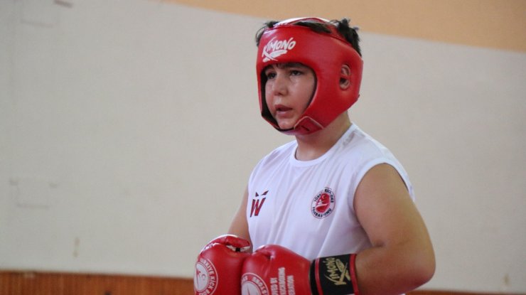 Kick Boks zafer turnuvasında sporcular kıyasıya yarıştı