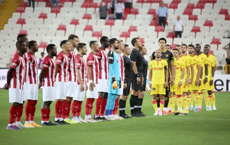 Süper Lig: D.G. Sivasspor: 1 - Göztepe: 0 (İlk yarı)