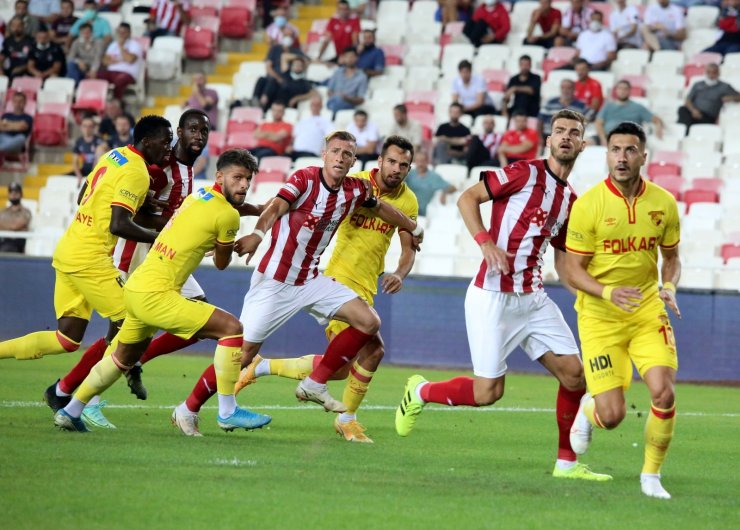 Süper Lig: D.G. Sivasspor: 1 - Göztepe: 0 (İlk yarı)