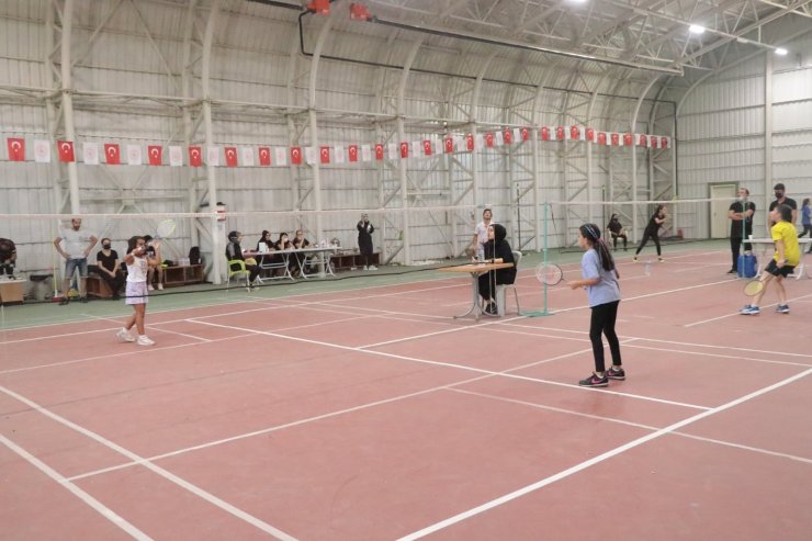 Talas’ta Badminton heyecanı başladı