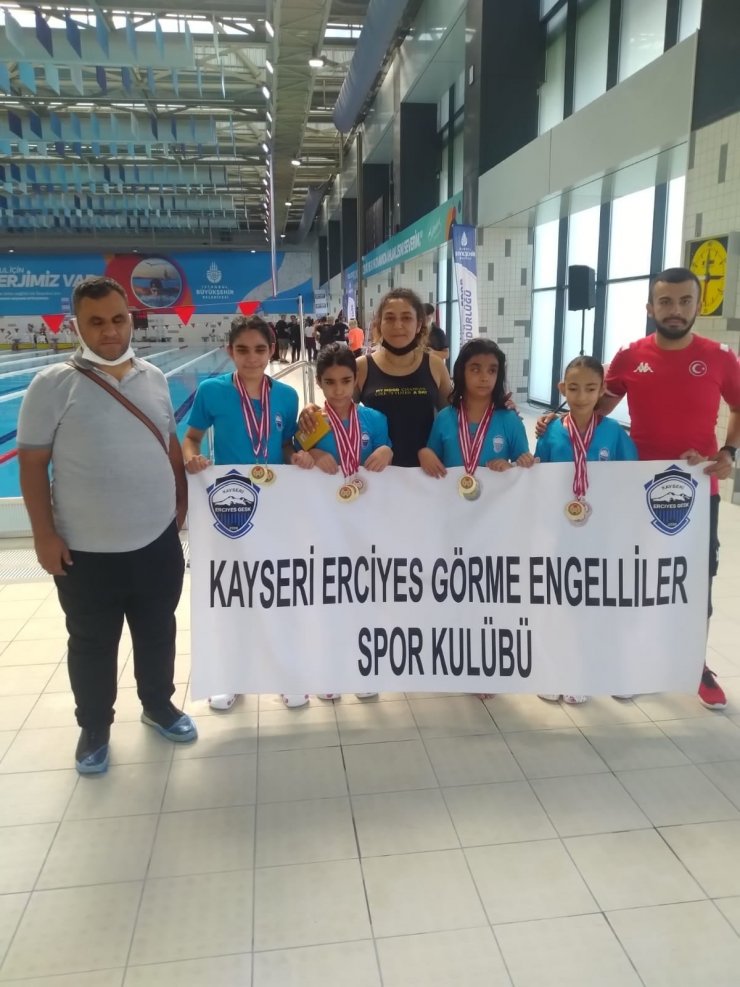 Kayserili sporculardan Yüzme Şampiyonasında büyük başarı