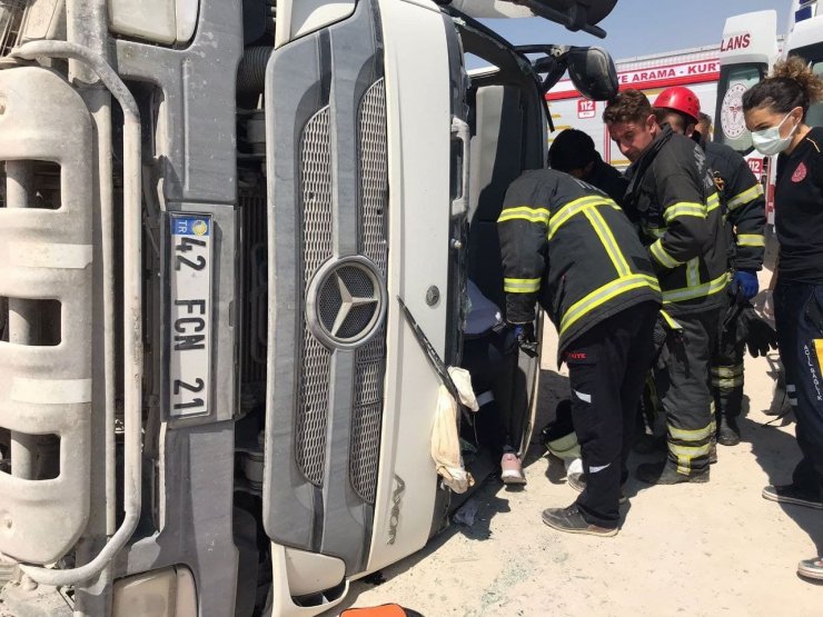 Kantarda devrilen beton mikserinin sürücüsü yaralandı