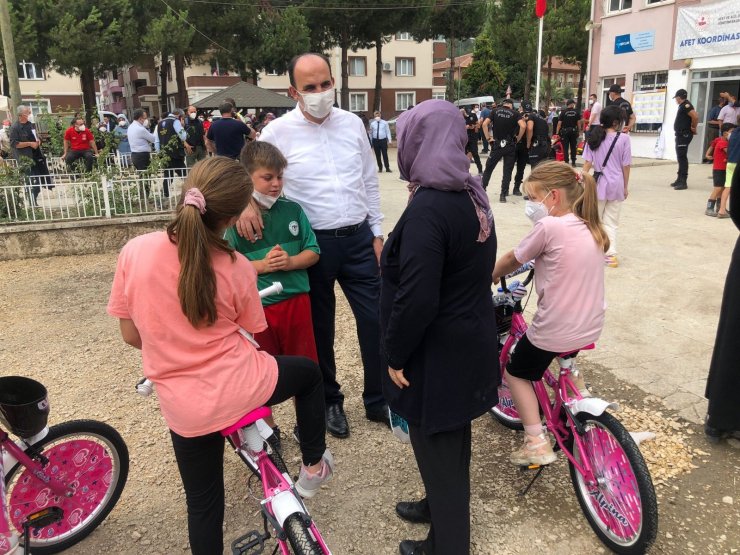 Konya Büyükşehir sel bölgesindeki çocukların yüzünü güldürdü