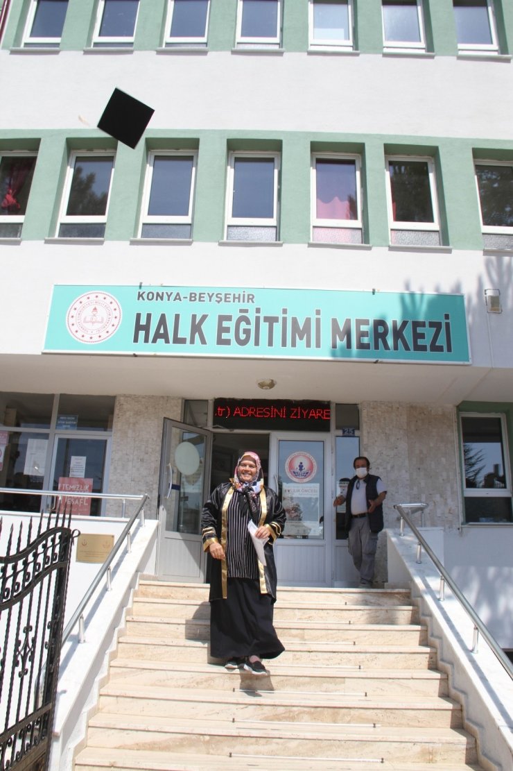 58 yaşında lise diploması aldı, şimdiki hedefi üniversite okumak