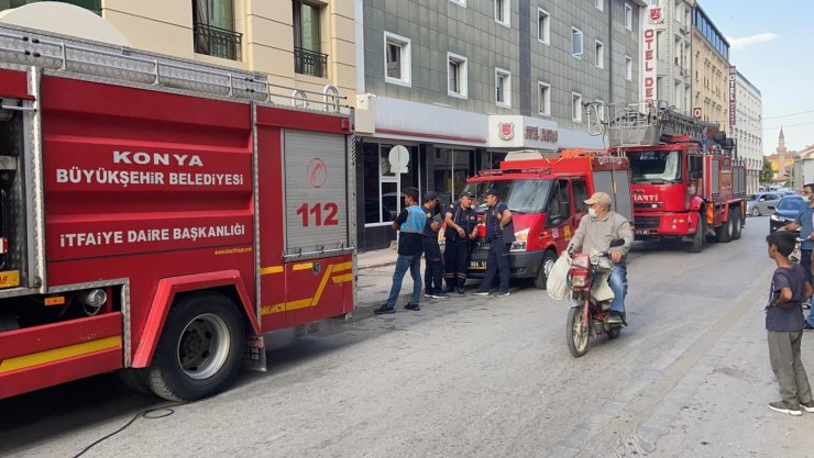 Bakım yaparken çıkan yangında asansörde sıkışan 2 kişi hayatını kaybetti