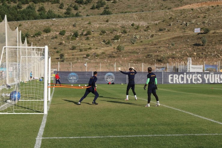 Ağrı Spor Teknik Heyetinden Hacılar Stadyumu’na övgü