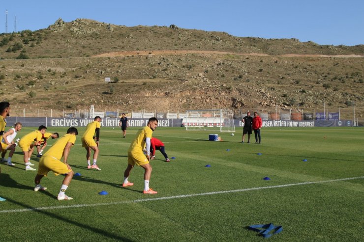 Ağrı Spor Teknik Heyetinden Hacılar Stadyumu’na övgü