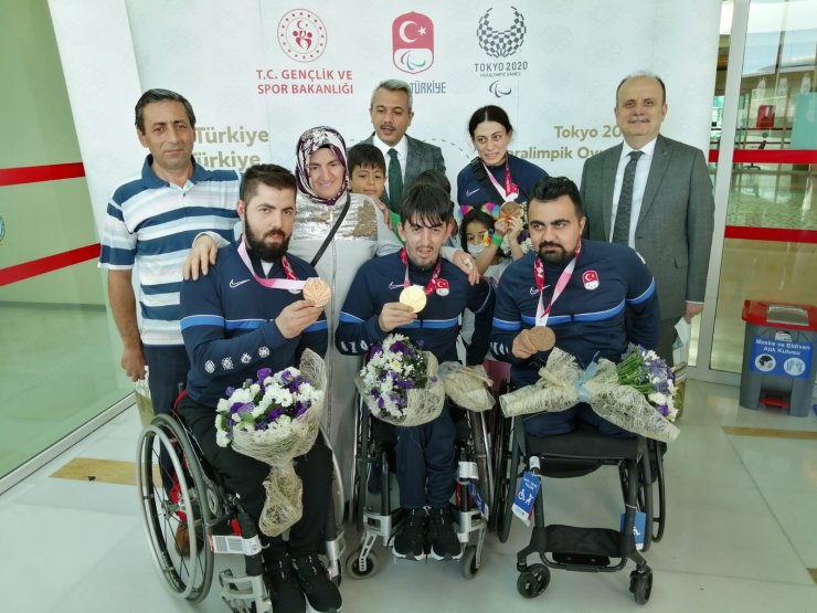 Tokyo 2020 Paralimpik Oyunları’ndan madalyayla dönen millilere coşkulu karşılama