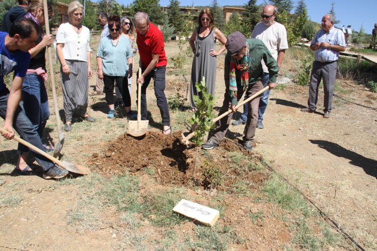 Ferhan Şensoy’un adı Sonsuz Şükran Köyü’nde yaşayacak