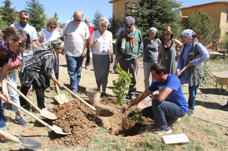 Ferhan Şensoy’un adı Sonsuz Şükran Köyü’nde yaşayacak