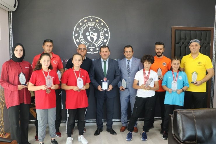 Şampiyon karate sporcularından Ali İhsan Kabakcı’ya ziyaret