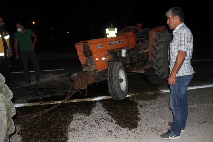 Minibüs ile traktör çarpıştı: 4 yaralı