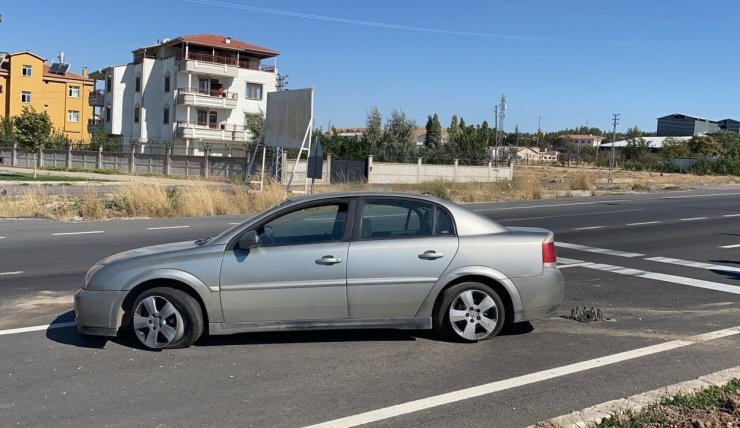 Kontrolden çıkan otomobil refüje çarptı: 1 yaralı