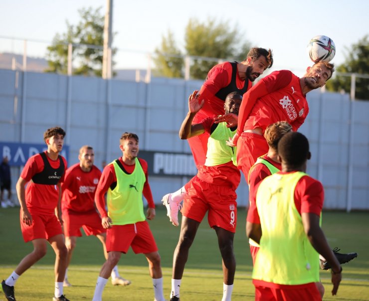 Sivasspor’un yeni transferi Fredrik Ulvestad ilk idmanına çıktı