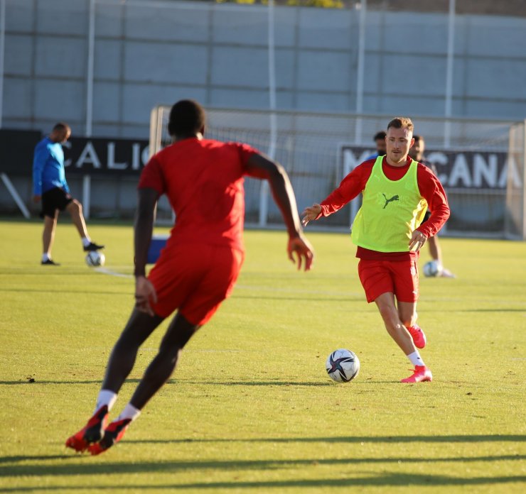 Sivasspor’un yeni transferi Fredrik Ulvestad ilk idmanına çıktı