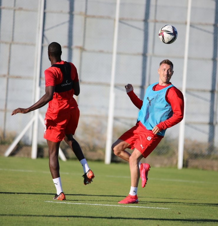 Sivasspor’un yeni transferi Fredrik Ulvestad ilk idmanına çıktı