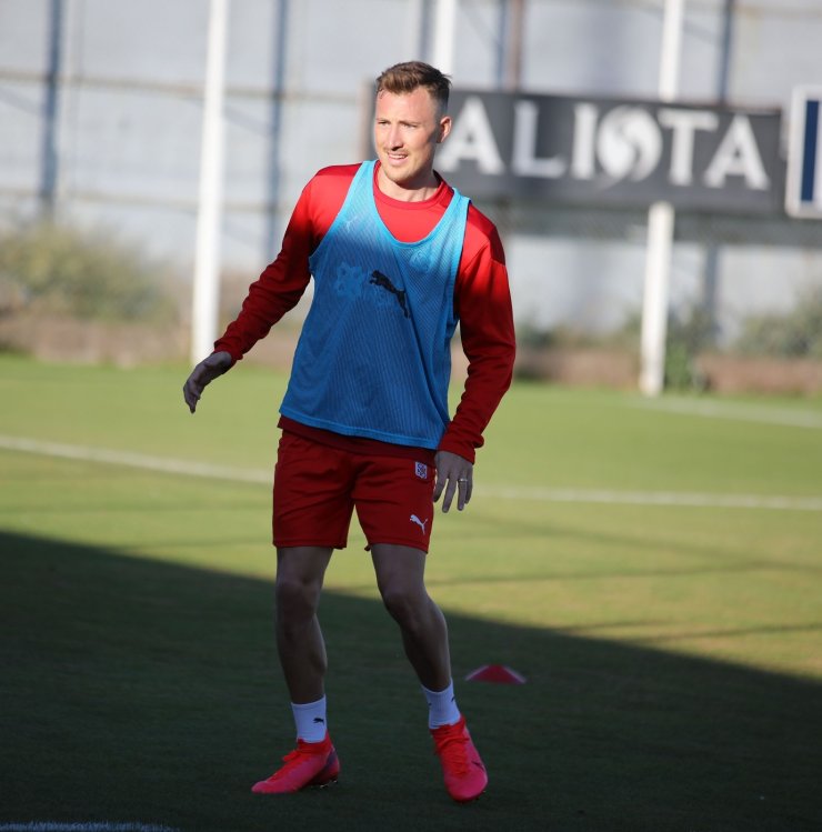 Sivasspor’un yeni transferi Fredrik Ulvestad ilk idmanına çıktı