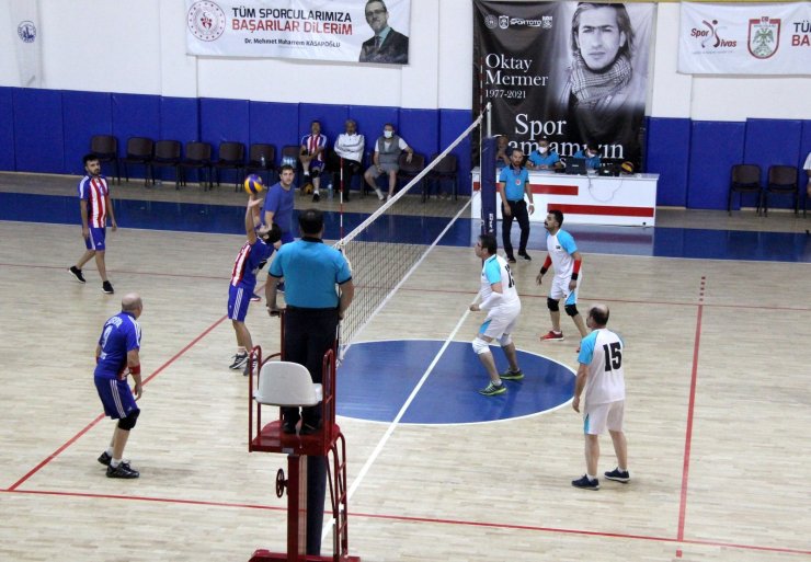 Sivas’ta kurumlar arası voleybol turnuvası başladı