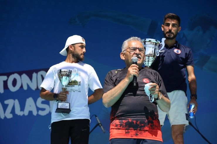 İstikbal Kayseri Yarı Maratonu şampiyon sporcuları ağırladı