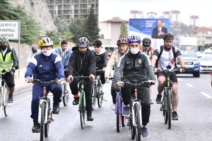 Mamak’ta pedallar hareketlilik için çevrildi