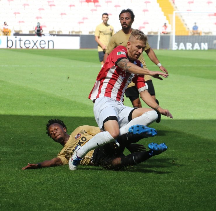 Süper Lig: DG Sivasspor: 1 - Gaziantep FK: 0 (İlk yarı)