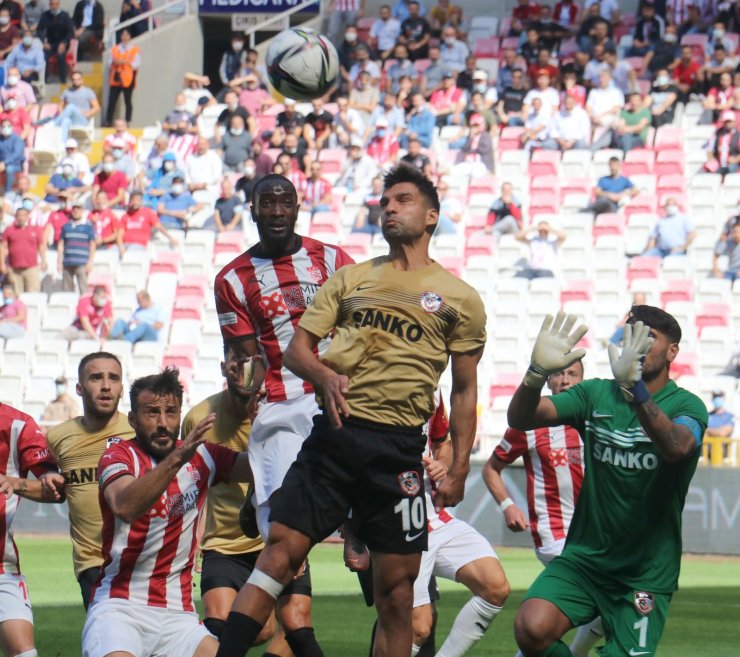 Süper Lig: DG Sivasspor: 1 - Gaziantep FK: 0 (İlk yarı)