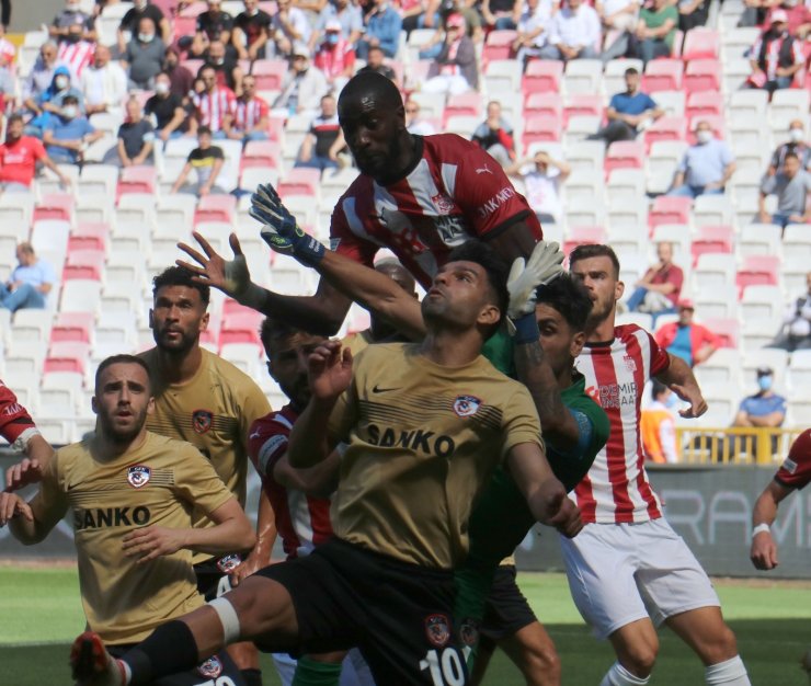 Süper Lig: DG Sivasspor: 1 - Gaziantep FK: 0 (İlk yarı)