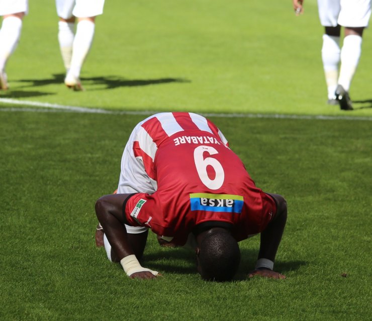 Süper Lig: DG Sivasspor: 1 - Gaziantep FK: 0 (İlk yarı)