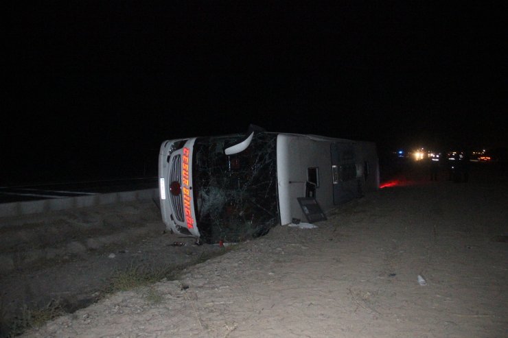 Konya’da yolcu otobüsü devrildi: 14 yaralı