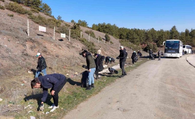 Magandalar kirletti, gönüllü üniversite öğrencileri temizledi