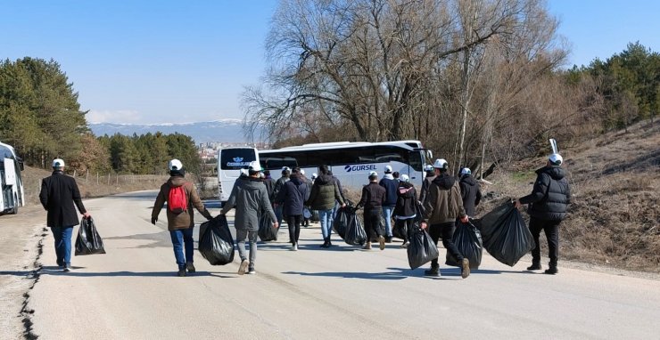 Magandalar kirletti, gönüllü üniversite öğrencileri temizledi