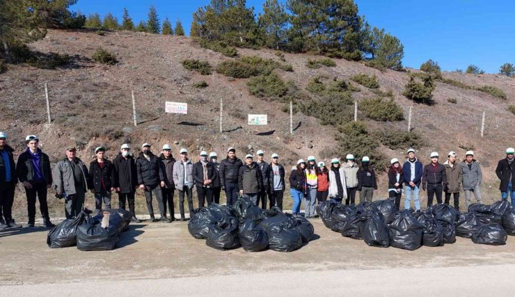 Magandalar kirletti, gönüllü üniversite öğrencileri temizledi