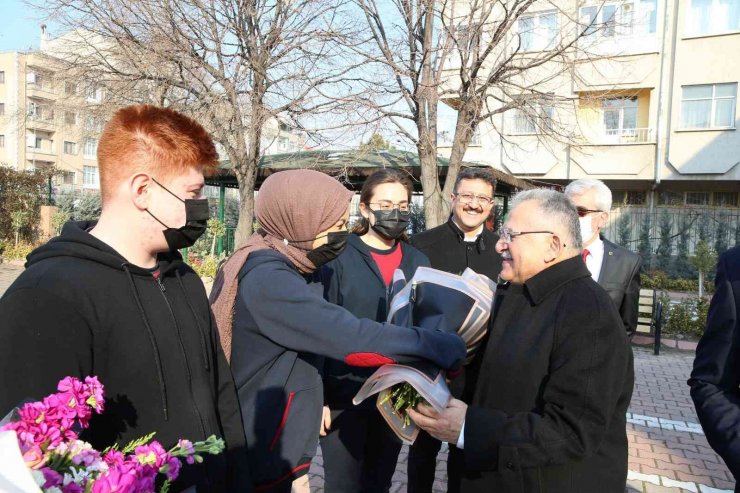 Başkan Büyükkılıç’a Kariyer Günleri’nde fotoğraf sürprizi