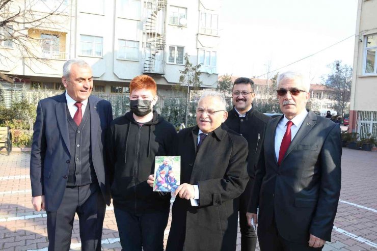 Başkan Büyükkılıç’a Kariyer Günleri’nde fotoğraf sürprizi