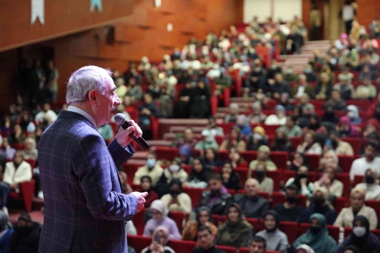 Nurullah Genç ile ’Başarı Bedel İster’ konferansı yapıldı