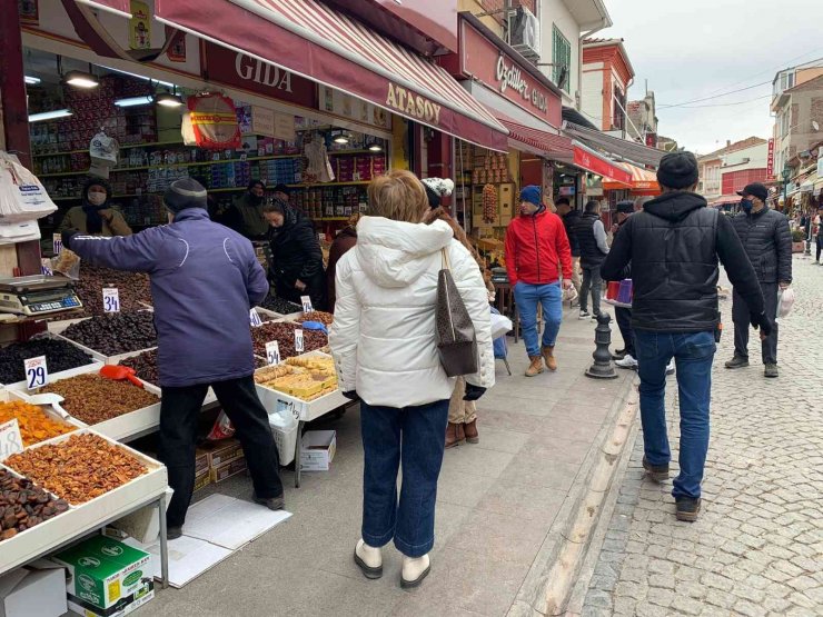 Ramazanın bereketi çarşıya yansımaya başladı