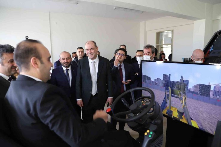 Bakan Yardımcısı Kacır, Eskişehir Model Fabrika’yı ziyaret etti