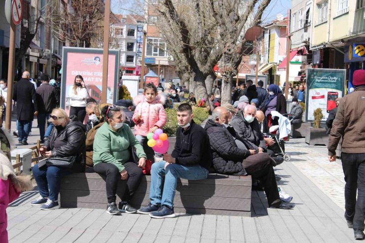 Güneşli havayı fırsat bilen Eskişehirliler kendini dışarı attı