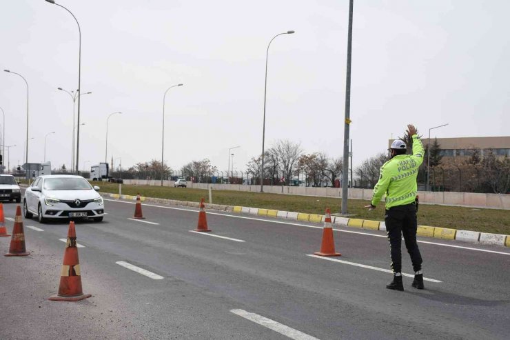 Aksaray’da helikopter destekli trafik denetimi