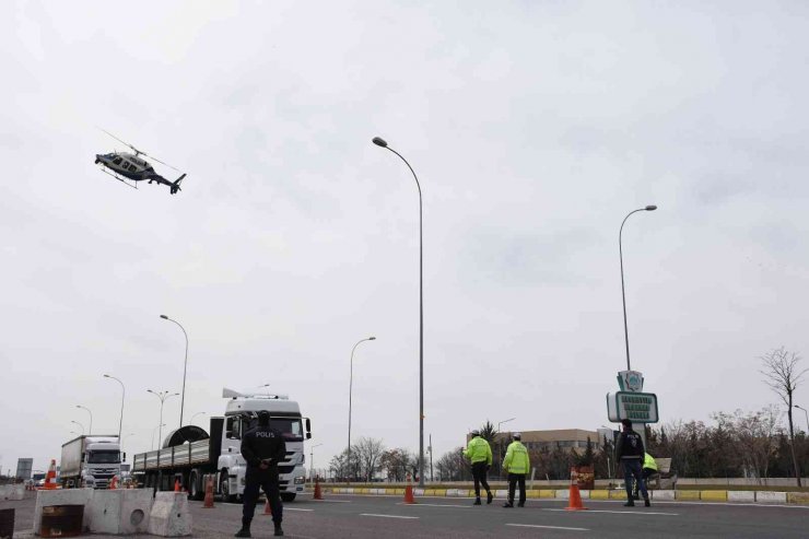 Aksaray’da helikopter destekli trafik denetimi