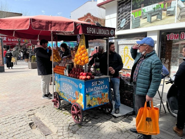 Sıkma meyve suyu tezgahlarında mesai başladı